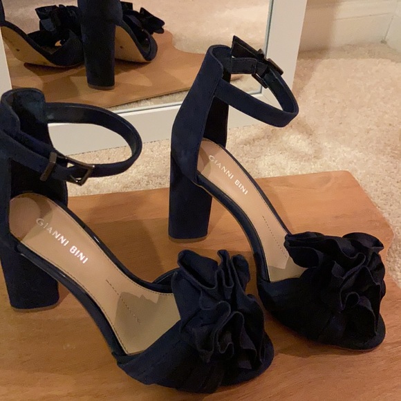 Navy Gianni Bini heels - Picture 2 of 6